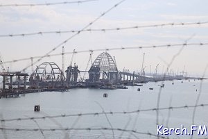 Мостостроители установили автоарку в створ Керченского моста