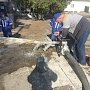 Крымские спасатели залили пеной резервуар с топливом на нефтебазе
