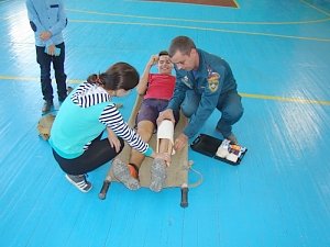 Крымские спасатели провели урок гражданской обороны для школьников Красноперекопска
