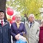 В Оренбурге депутат-коммунист С.Н. Романенко оказал помощь провести конкурс стихов на асфальте «Золотая осень»