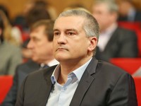 Сергей Аксёнов освободил от занимаемой должности главу Госкомнаца РК Заура Смирнова