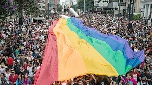 «Силовикам дана команда «фас». Что произойдет в Крыму из-за запрета ЛГБТ в России?