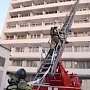 Севастопольские спасатели провели пожарно-тактические учения в здании с повышенной этажностью и массовым пребыванием людей