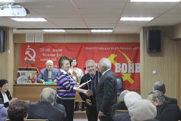 В Волгограде при поддержке КПРФ прошло торжественное собрание, посвященное 100-летию от момента рождения легендарного сержанта Якова Павлова