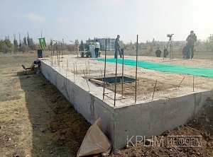 Памятную капсулу заложили на месте строительства храма в Белогорском районе