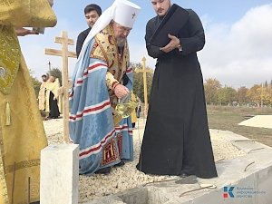 В Белогорском районе заложили камень и памятную капсулу на месте строительства будущего храма во имя святого апостола Фомы