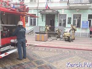 В Керчи из здания Ленина,8 эвакуировали людей