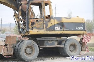 В Керчи на Буденного сгорел экскаватор