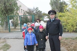В Республике Крым сотрудники ГИБДД проводят в школах обучающие занятия по ПДД