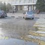 Рядом с административным зданием в Керчи разлились нечистоты