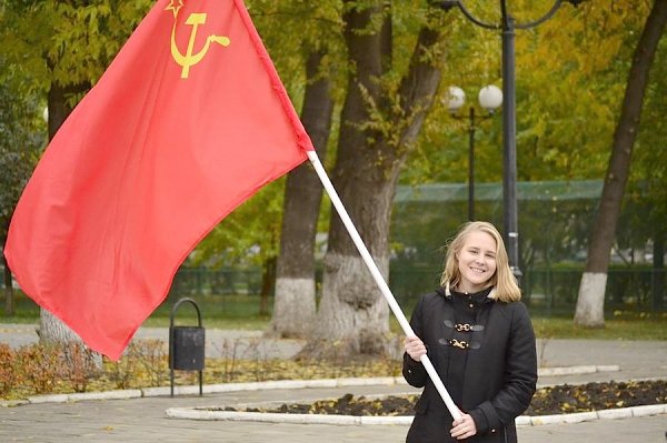 В Астрахани отметили 99-летие Ленинского Комсомола
