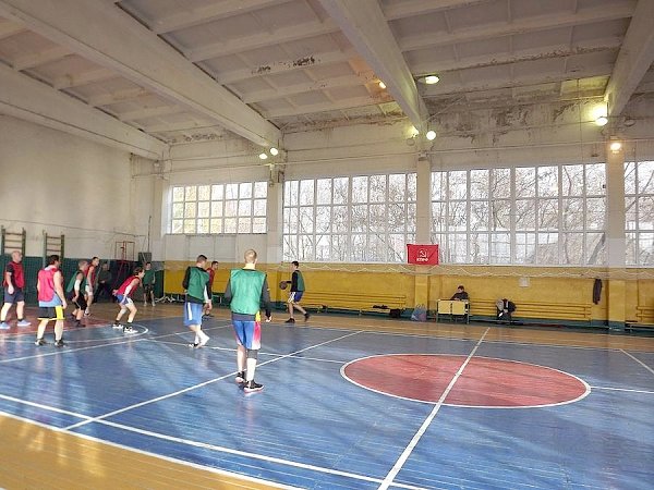 В городе Кирсанов Тамбовской области прошёл баскетбольный матч в честь Великого Октября
