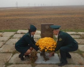 Крымские таможенники почтили память героев