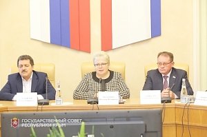Наталья Маленко вручила крымчанам заслуженные награды за весомый вклад в укрепление единства, развитие и процветание Республики Крым