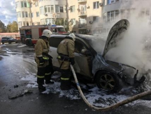 В крымской столице сгорел автомобиль [ВИДЕО]