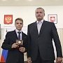 Сергей Аксёнов ко Дню народного единства отметил крымчан наградами