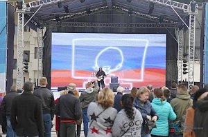 День народного единства в Симферополе отмечают концертом, ярмаркой и выставкой стрелковой техники