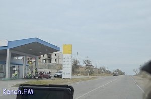 На Керченском полуострове вдоль трассы ведётся добыча нефти
