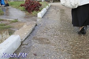 В Керчи вновь чистая вода течет рекой по улице
