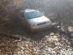 Спасатели вытащили автомобиль из Симферопольского водохранилища