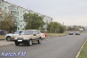 В Керчи при выезде со стоянки столкнулись два кроссовера