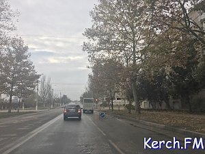 На Горького в Керчи заасфальтировали люк, который начал проваливаться