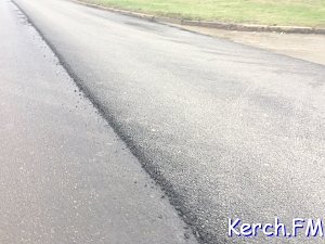 В Керчи заасфальтировали часть дороги по Ворошилова сразу после дождя