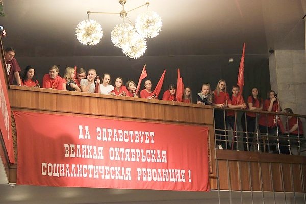 Торжественный вечер в честь 100-летия Великого Октября состоялся в Томске