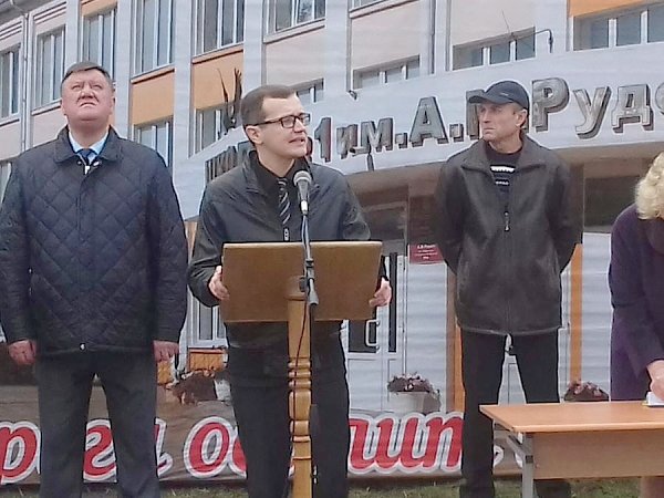 В Борисовском районе Белгородской области комсомольцы вскрыли капсулу времени к 100 летию Великого Октября