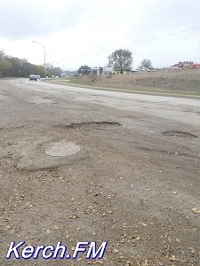 Керчане просят власти засыпать ямы на «Телецентре»