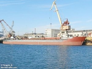 Под Керчью судовладелец бросил судно с украинскими, сирийскими и русскими моряками