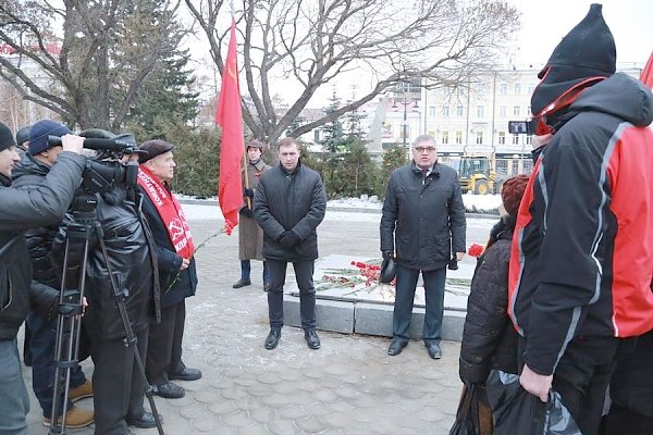Коммунисты отметили 98-ю годовщину освобождения Омска от колчаковщины