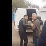 В Керчи продавец хамсы с кулаками кидался на сотрудников администрации
