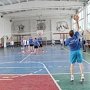 В Феодосии стартовал турнир по волейболу в честь героев Отечества