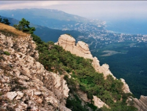 В Крымских горах нашли двух заблудившихся туристов