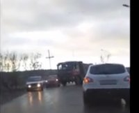 В Керчи столкнулись грузовик и легковушка