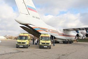 Спецборт МЧС России совершает санитарно-авиационную эвакуацию из Крыма в Москву и Санкт-Петербург пятерых тяжелобольных пациентов