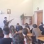 Реконструкторы провели «живой» урок истории в севастопольской гимназии №3