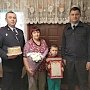 Полицейские Ленинского района поздравили с наступающим праздником мам