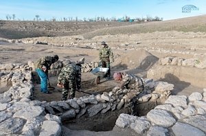 В Керчи археологи исследуют 17 курганов и древнее поселение