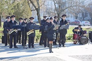 Сотрудники МВД по Республике Крым пригласили симферопольцев на службу в ОВД РФ