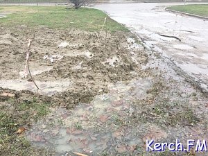 Водоканал Керчи уже больше месяца не может устранить прорыв водовода на Ворошилова