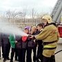 Кадеты обучаются основам пожарного дела