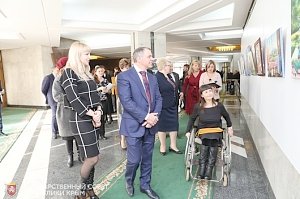 В парламенте республики открылась персональная выставка крымской художницы Ольги Морозовой