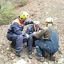 Спасатели пришли на помощь грибнику, упавшему с высоты 20 метров в балку на южном склоне горы Сандык
