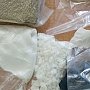 В Крымской столице крупный наркодиллер разгуливал по центру с коробкой кокаина