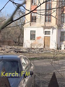 Аксенов уехал и ремонт крыши в 11 школе Керчи приостановили