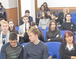 Работники правоохранительных органов за «круглым столом» обсудили с представителями студенческого научного сообщества актуальные вопросы противодействия коррупции в Севастополе