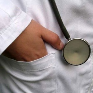 Приехавшим в крымские села врачам заплатят больше