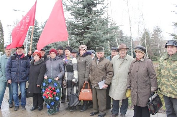 Тульская область. Коммунисты города Ефремова празднуют годовщину освобождения города от фашистских захватчиков